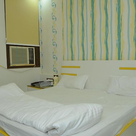 Hotel Paradise Inn Auraiya Екстер'єр фото