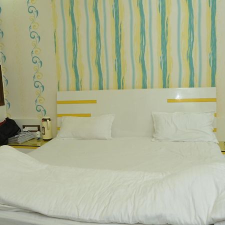 Hotel Paradise Inn Auraiya Екстер'єр фото