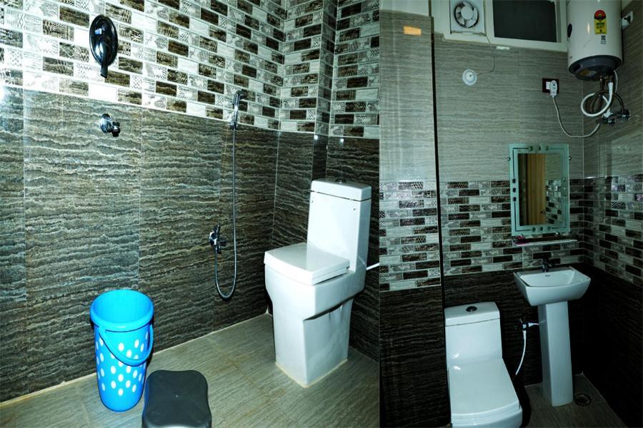 Hotel Paradise Inn Auraiya Екстер'єр фото