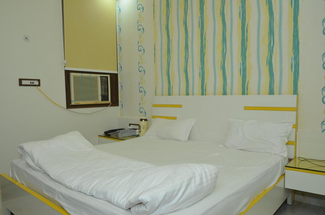 Hotel Paradise Inn Auraiya Екстер'єр фото