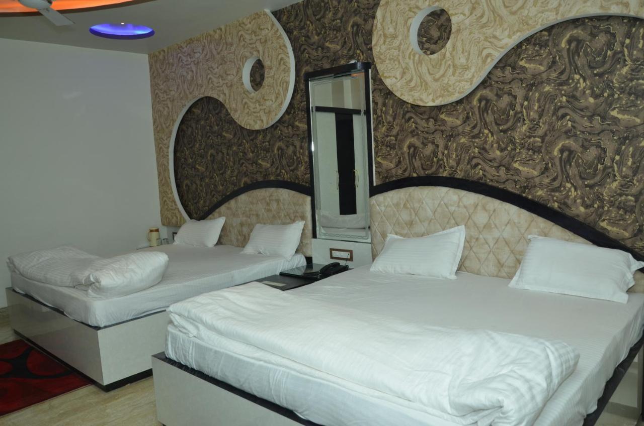 Hotel Paradise Inn Auraiya Екстер'єр фото