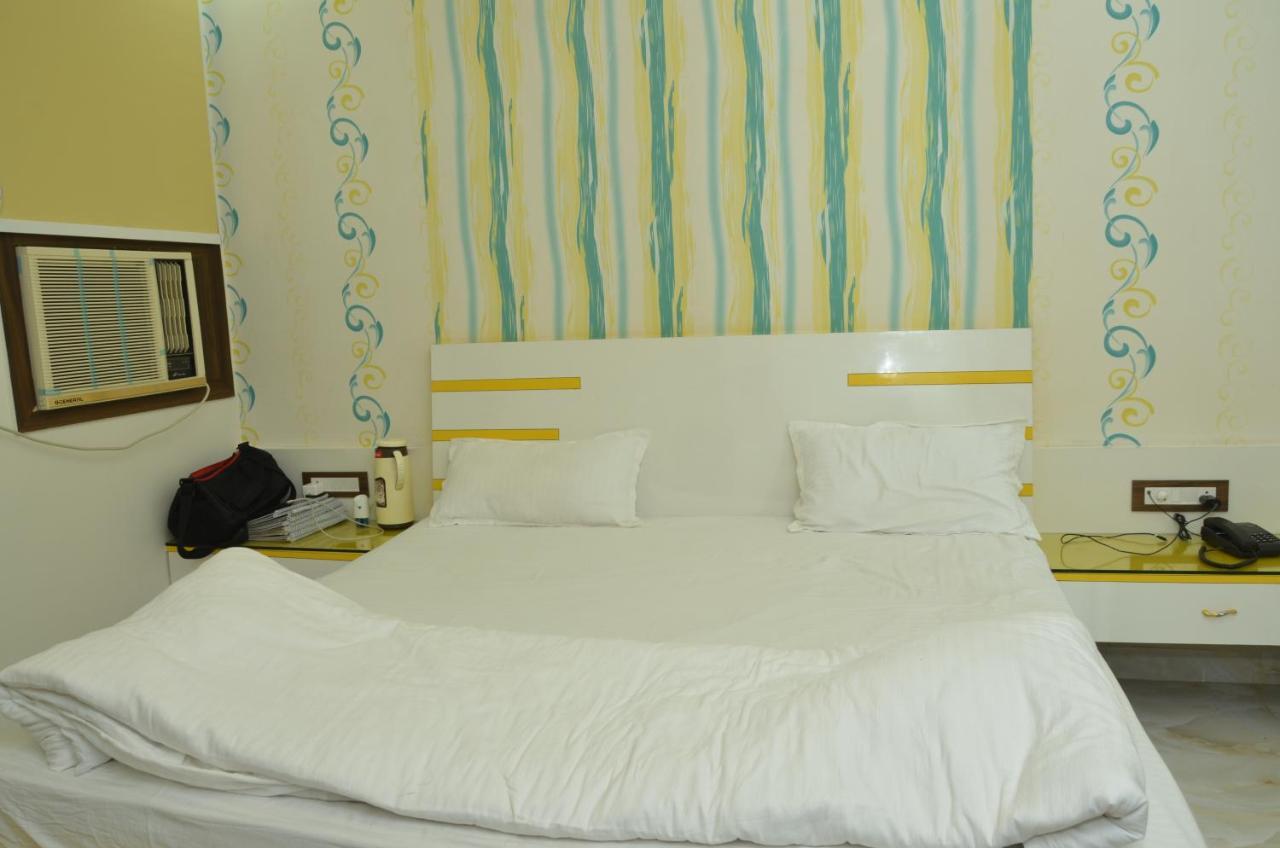 Hotel Paradise Inn Auraiya Екстер'єр фото